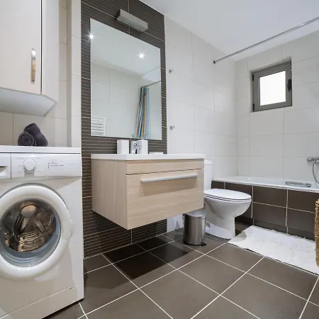 Lovely New βuild Flat Near Metro - Free Parking Apartment